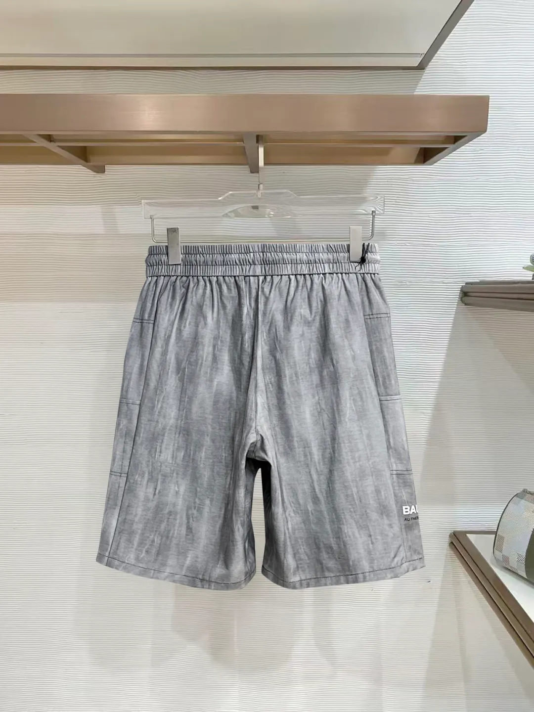 Balenciaga's three-standard complete 2026 summer New Arrival men's casual shorts, advanced custom-made Breathable fabric, Breathable fabric, extremely stretchy and comfortable, impeccable details, top-grade accessories, original logo design concept, delicate and soft feel! The upper body fit is awesome! Size: M-XXXL Please state your height and weight when ordering